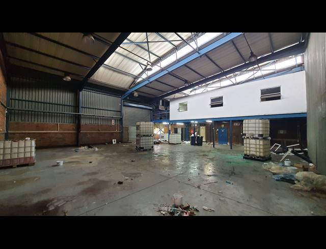 944M² WAREHOUSE TO LET IN SEBENZA